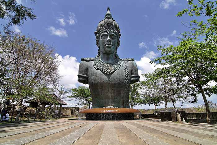 Garuda Wisnu Kencana, Hindu Visnhu Statue on Bukit Peninsula