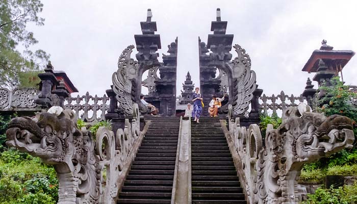 Pura Besakih Karangasem, Objek Wisata Pura Terbesar Umat