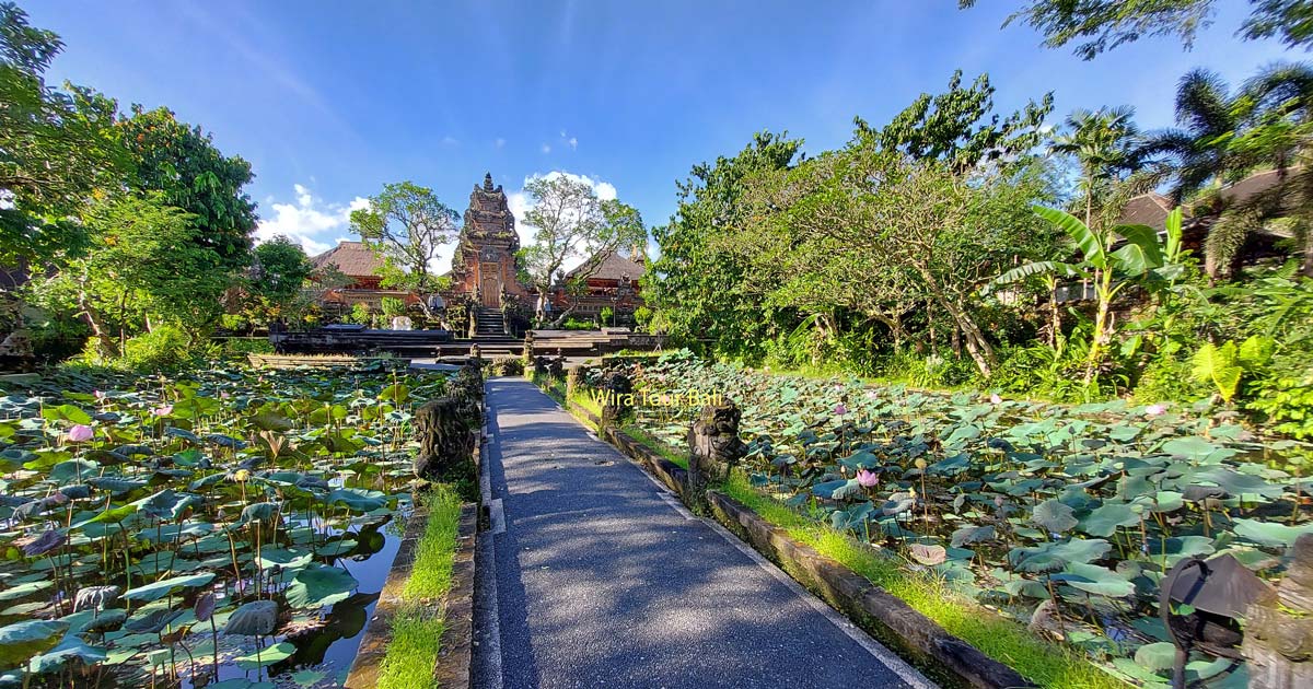 Pura Taman Saraswati Ubud - Pura Kolam Bunga Teratai &amp; Tiket Masuk