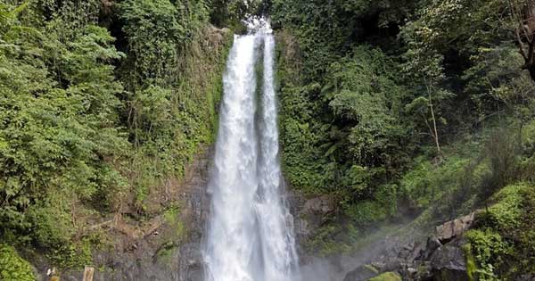 Keindahan Air Terjun Yeh Mampeh di Desa Les, Wisata Alam Bali