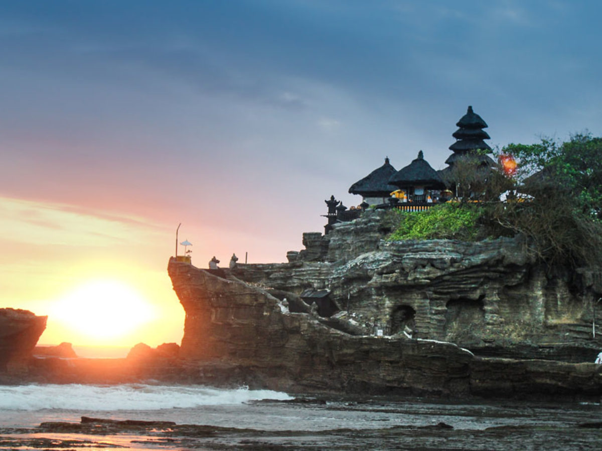 Deskripsi Tempat Wisata Tanah Lot Bali