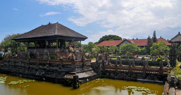 Objek Wisata Budaya Kerta Gosa Bali