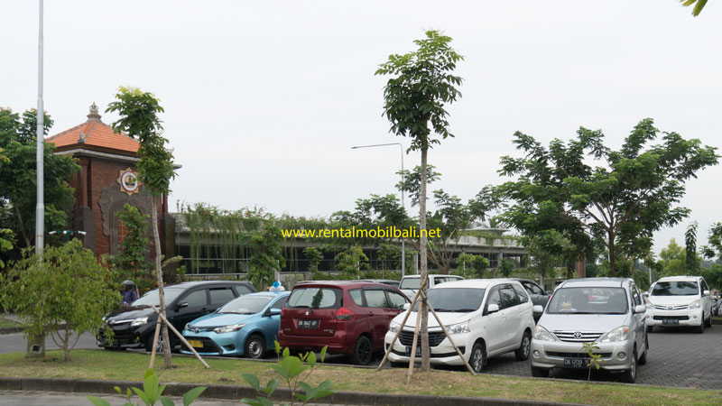 Tempat Parkir Kendaraan Di Ubud