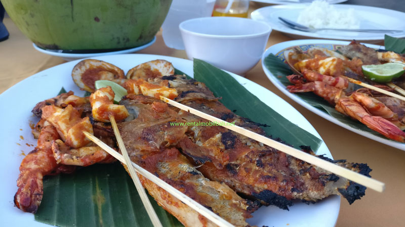 Piring seafood bakar di Pantai Jimbaran