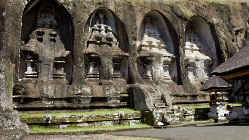 Candi-candi batu kuno di Pura Gunung Kawi