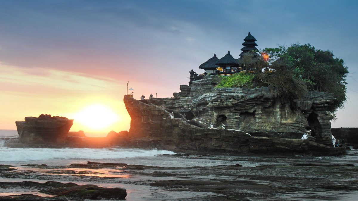 Keindahan Sunset Tanah Lot Tabanan Pemandangan Favorit Wisatawan