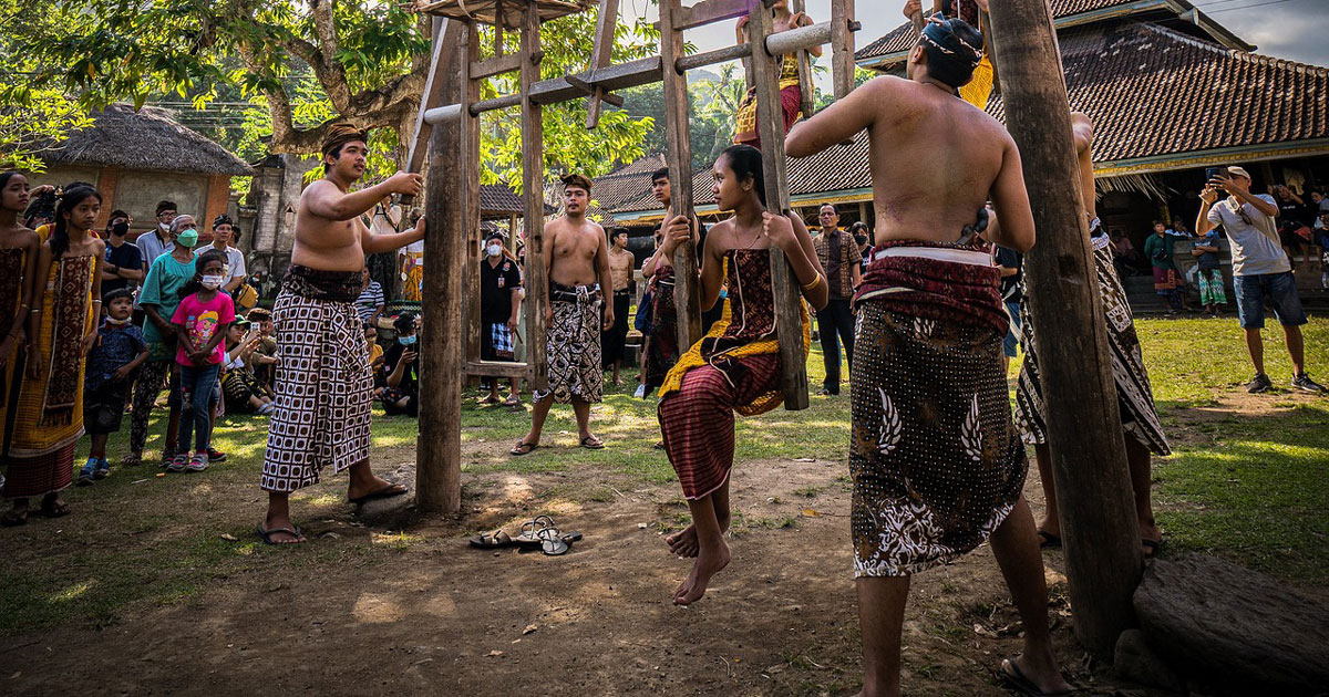 Desa Tenganan Pegringsingan: Panduan Wisata Bali Timur