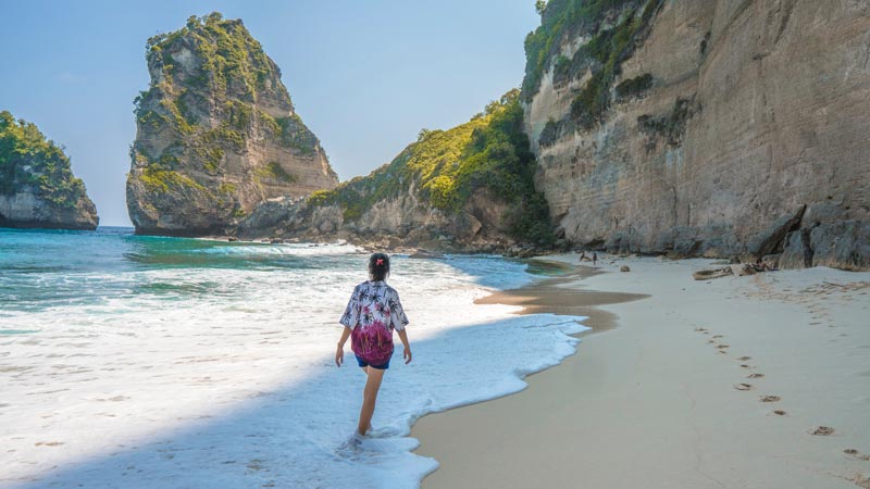 Pemandangan pantai indah di Nusa Penida