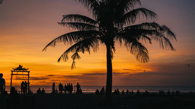 Pantai Petitenget Seminyak - Tempat Menginap Di Bali Bersama Anak