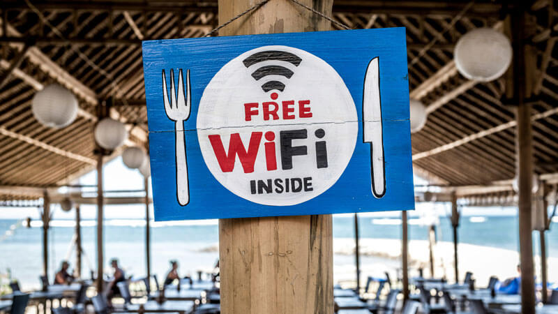 Wi-Fi publik di Bali untuk mengurangi biaya data.