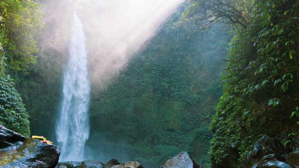 Pemandangan Air Terjun Nungnung Desa Pelaga Bali