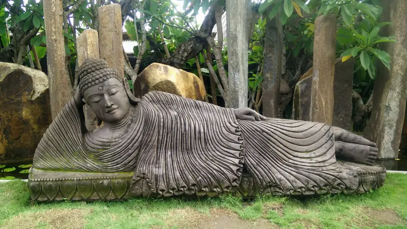 Patung Buddha tidur di Big Garden Corner Sanur