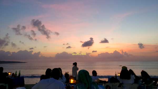 Pemandangan Sunset Indah Pantai Jimbaran Bali