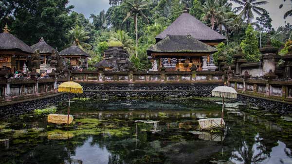 Sejarah Pura Tirta Empul Tampak Siring