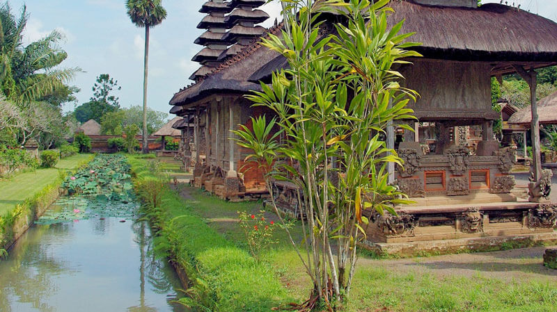 Kolam teratai di Jaba Pura