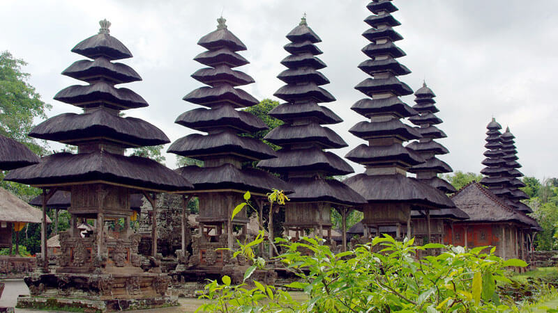 Kuil Meru di Jeroan