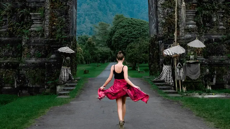 Wisatawan di Bali Handara Gate