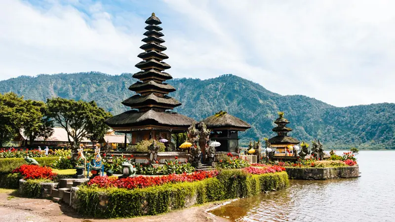 Pemandangan Danau Beratan Bedugul di pagi hari