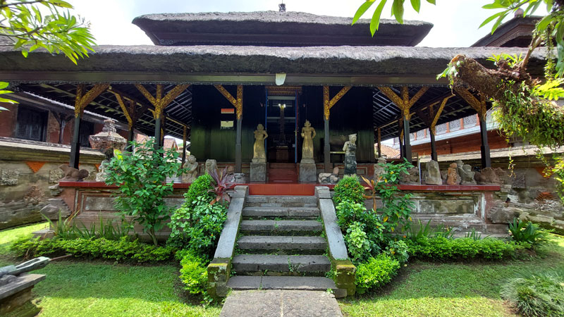 Pemandangan serambi Gedung Buleleng