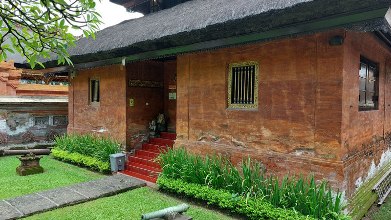 Gedung Tabanan dengan arsitektur tradisional