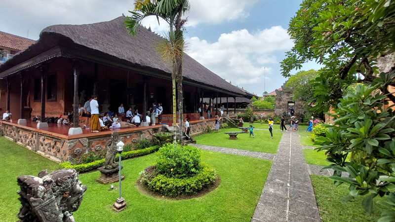 Eksterior Gedung Karangasem di Museum Bali