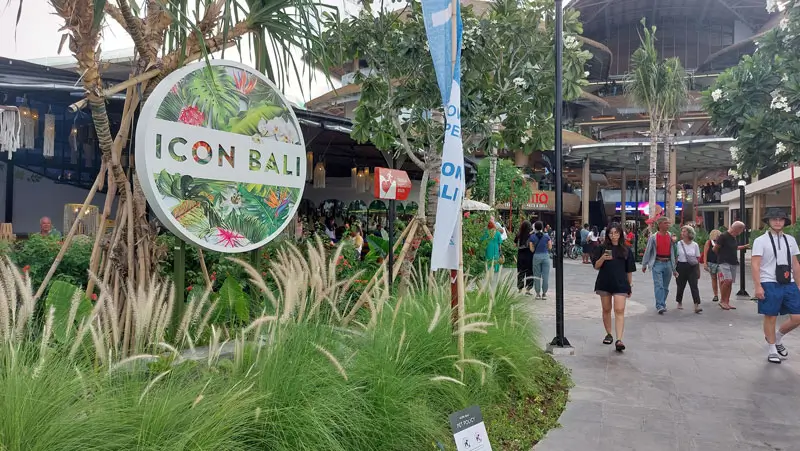Icon Bali Mall di Jalan Danau Tamblingan, pusat perbelanjaan modern di Sanur.