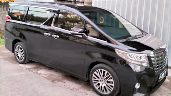 Sewa Toyota Alphard Bali