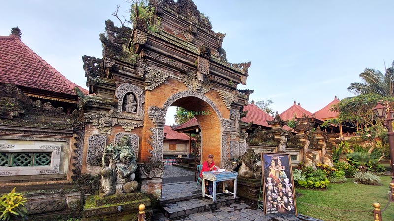 Legong Ramayana Ballet Puri Ubud