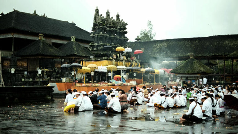 Wisata Budaya Bali: Mengunjungi Pura dan Tradisi Unik