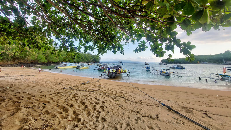 Pantai Padang Bai Objek Wisata di Bali Timur