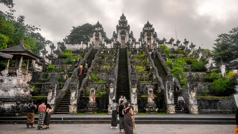 Pemandangan indah dari Pura Penataran Agung Lempuyang Gate of Heaven