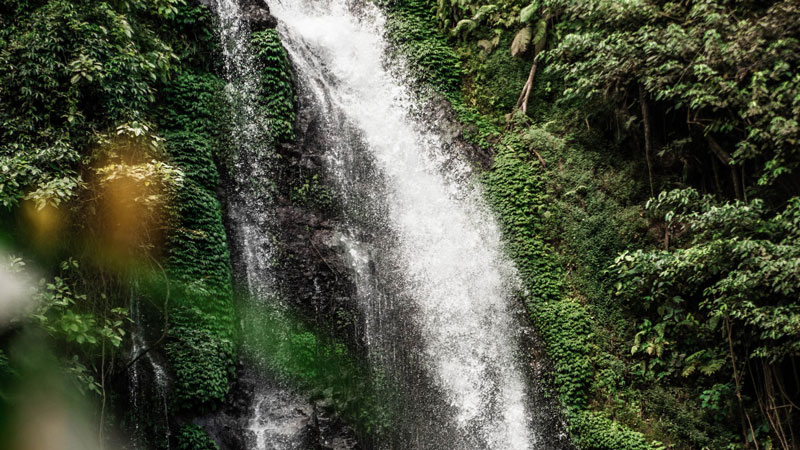 dekat air terjun munduk