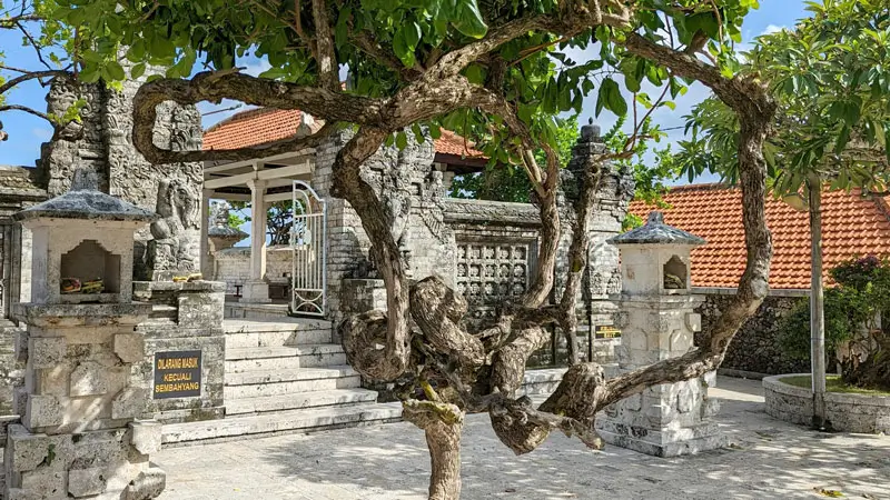 Pintu Menuju Area Sembahyang di Pura Uluwatu