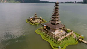 View aerial Pura Ulun Danu Beratan.