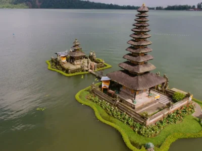 View aerial Pura Ulun Danu Beratan.