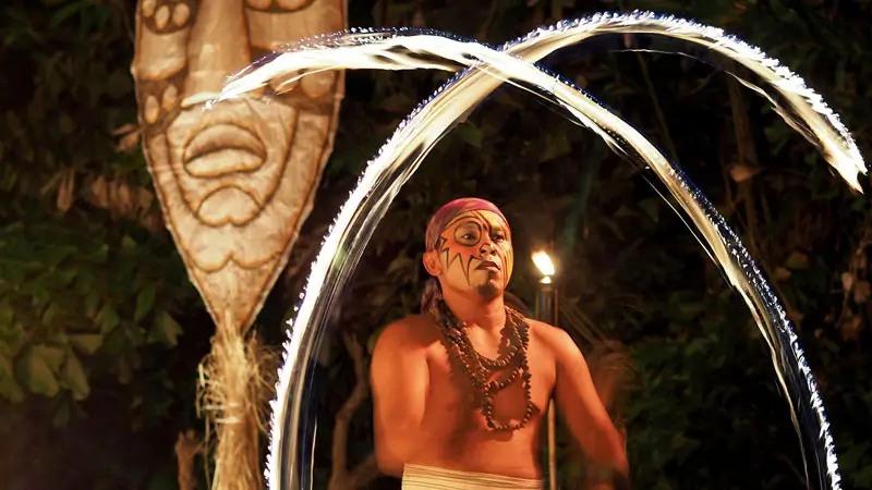 Fire dance show atraksi di Taman Safari