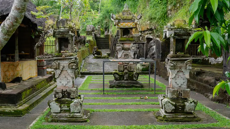 Struktur pemujaan kuno di akhir jalur eksplorasi