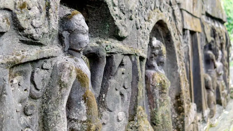 Pagi hari di Yeh Pulu dengan cahaya menyamping ke relief