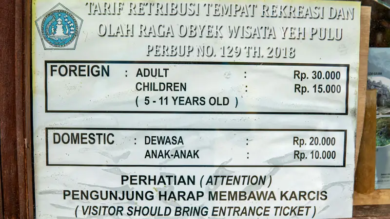 Papan resmi tarif tiket masuk Yeh Pulu