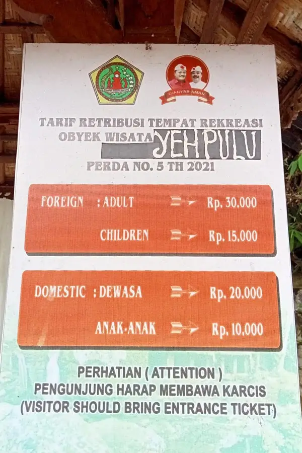 Papan resmi tarif tiket masuk Yeh Pulu