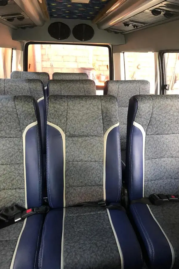 Interior kursi penumpang untuk sewa Elf Bali