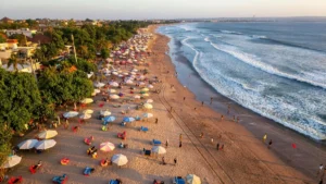 Wisata Kuta Bali dengan suasana Pantai Kuta dari udara