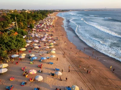 Wisata Kuta Bali dengan suasana Pantai Kuta dari udara